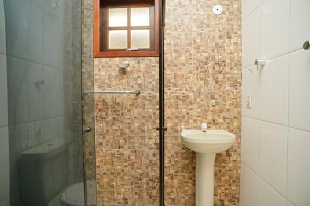 Casa para alugar com 90m², 2 quartos e 1 vaga Casa para alugar com 90m², 2 quartos e 1 vagaBanheiro Social
