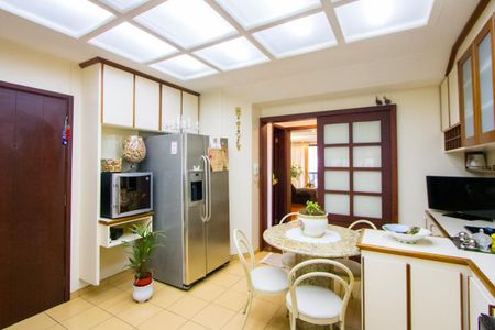 Apartamento à venda com 156m², 4 quartos e 3 vagasCozinha