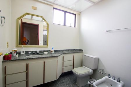 Apartamento à venda com 156m², 4 quartos e 3 vagasBanheiro social
