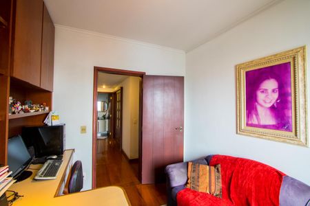 Apartamento à venda com 156m², 4 quartos e 3 vagasQuarto 2