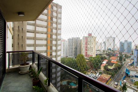 Apartamento à venda com 156m², 4 quartos e 3 vagasVaranda do quarto 1 e 2
