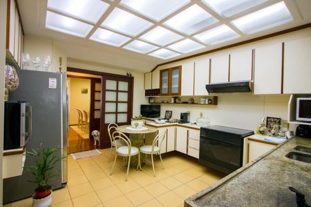 Apartamento à venda com 156m², 4 quartos e 3 vagasCozinha