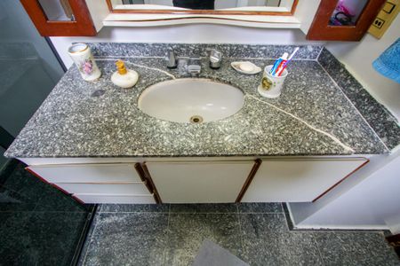 Apartamento à venda com 156m², 4 quartos e 3 vagasBanheiro do quarto 1