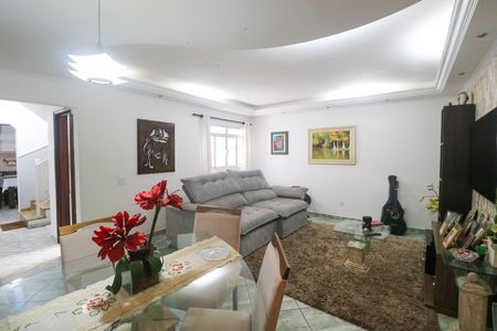Casa para alugar com 195m², 3 quartos e 3 vagasSala