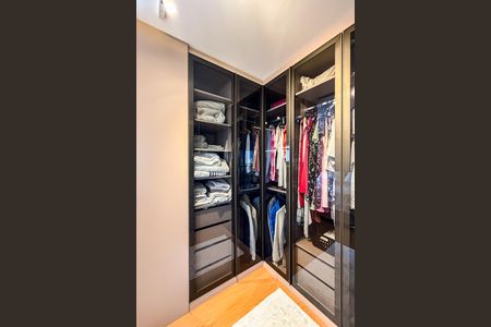 Apartamento à venda com 105m², 2 quartos e 2 vagas Apartamento à venda com 105m², 2 quartos e 2 vagasCloset da suíte 1
