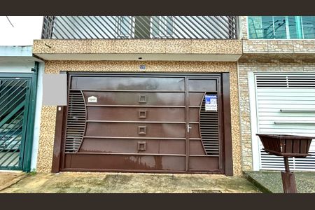 Casa para alugar com 120m², 2 quartos e 1 vagaPlaca instalada na fachada do imóvel 