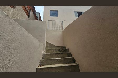 Casa para alugar com 65m², 1 quarto e sem vagaEscada
