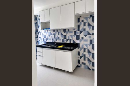 Cozinha de apartamento para alugar com 1 quarto, 46m² em Piatã, Salvador