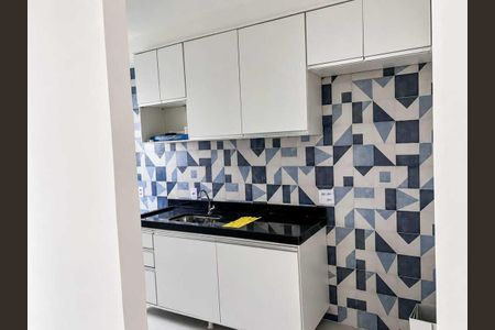 Cozinha de apartamento para alugar com 1 quarto, 46m² em Piatã, Salvador