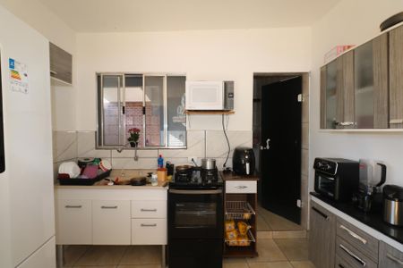 Casa à venda com 480m², 2 quartos e sem vaga Casa à venda com 480m², 2 quartos e sem vagaSala e Cozinha - Casa 05