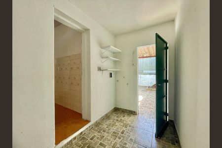 Sala de casa para alugar com 1 quarto, 40m² em Santo Andre, Belo Horizonte