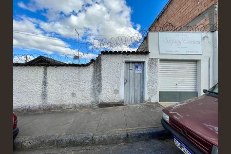 Casa à venda com 300m², 6 quartos e sem vaga Casa à venda com 300m², 6 quartos e sem vagaFachada
