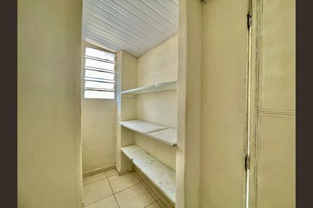 Casa à venda com 300m², 6 quartos e sem vaga Casa à venda com 300m², 6 quartos e sem vagaDespensa