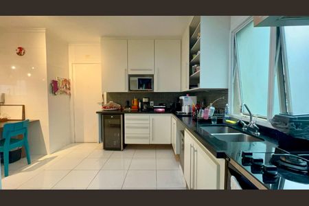 Apartamento à venda com 118m², 3 quartos e 2 vagas Apartamento à venda com 118m², 3 quartos e 2 vagasCozinha