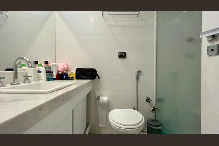 Apartamento à venda com 118m², 3 quartos e 2 vagas Apartamento à venda com 118m², 3 quartos e 2 vagasBanheiro da Suíte
