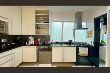 Apartamento à venda com 118m², 3 quartos e 2 vagas Apartamento à venda com 118m², 3 quartos e 2 vagasCozinha
