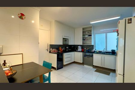 Apartamento à venda com 118m², 3 quartos e 2 vagas Apartamento à venda com 118m², 3 quartos e 2 vagasCozinha