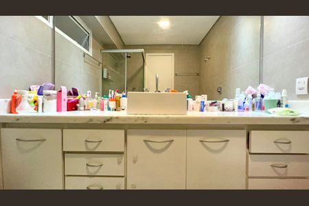 Apartamento à venda com 118m², 3 quartos e 2 vagas Apartamento à venda com 118m², 3 quartos e 2 vagasBanheiro