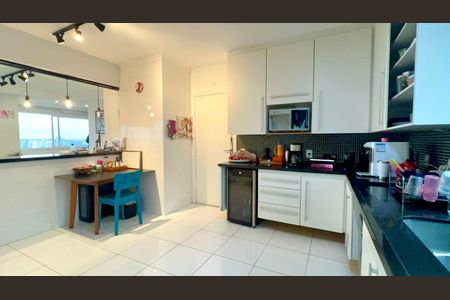 Apartamento à venda com 118m², 3 quartos e 2 vagas Apartamento à venda com 118m², 3 quartos e 2 vagasAcademia