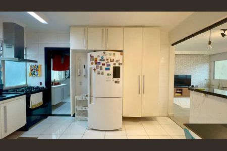 Apartamento à venda com 118m², 3 quartos e 2 vagas Apartamento à venda com 118m², 3 quartos e 2 vagasCozinha