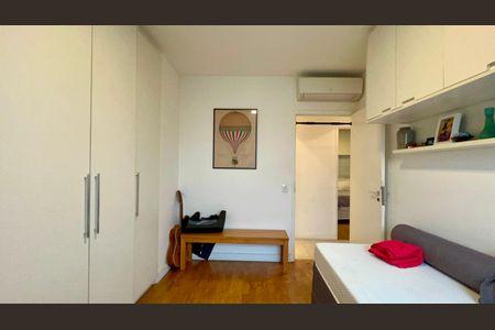 Apartamento à venda com 118m², 3 quartos e 2 vagas Apartamento à venda com 118m², 3 quartos e 2 vagasQuarto 1