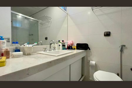 Apartamento à venda com 118m², 3 quartos e 2 vagas Apartamento à venda com 118m², 3 quartos e 2 vagasBanheiro da Suíte