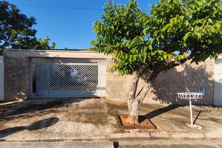 Casa à venda com 260m², 3 quartos e 3 vagasFachada 