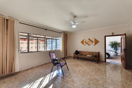 Casa à venda com 260m², 3 quartos e 3 vagasSala
