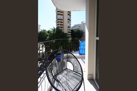 Apartamento à venda com 110m², 3 quartos e 1 vaga Apartamento à venda com 110m², 3 quartos e 1 vagaVaranda