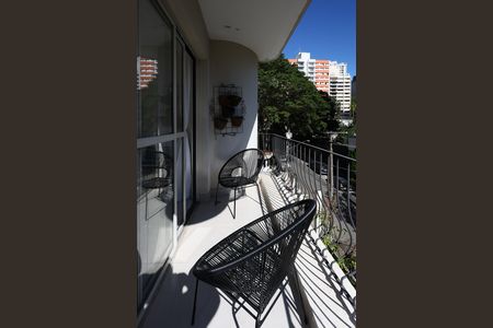 Apartamento à venda com 110m², 3 quartos e 1 vaga Apartamento à venda com 110m², 3 quartos e 1 vagaVaranda