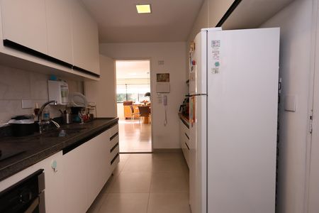 Cozinha de apartamento à venda com 3 quartos, 110m² em Real Parque, São Paulo