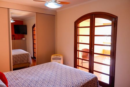 Casa à venda com 215m², 3 quartos e 2 vagas Casa à venda com 215m², 3 quartos e 2 vagasQuarto 1