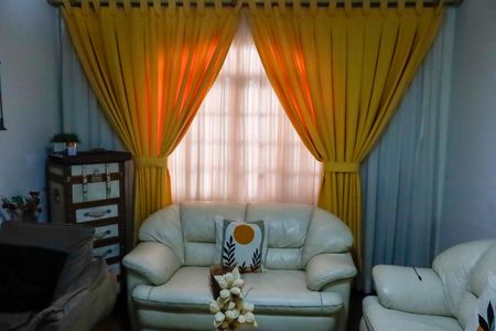 Casa à venda com 215m², 3 quartos e 2 vagas Casa à venda com 215m², 3 quartos e 2 vagassala