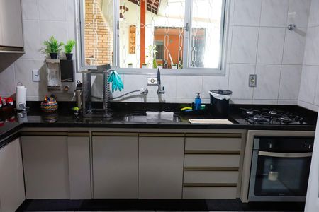 Casa à venda com 215m², 3 quartos e 2 vagas Casa à venda com 215m², 3 quartos e 2 vagasCozinha