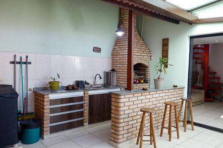 Casa à venda com 215m², 3 quartos e 2 vagas Casa à venda com 215m², 3 quartos e 2 vagasChurrasqueira