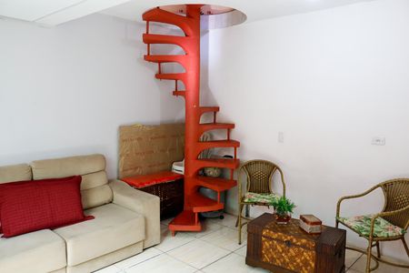 Casa à venda com 215m², 3 quartos e 2 vagas Casa à venda com 215m², 3 quartos e 2 vagasSala de TV
