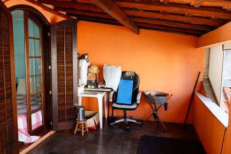 Casa à venda com 215m², 3 quartos e 2 vagas Casa à venda com 215m², 3 quartos e 2 vagasSacada