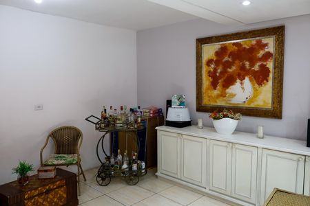 Casa à venda com 215m², 3 quartos e 2 vagas Casa à venda com 215m², 3 quartos e 2 vagasSala de TV