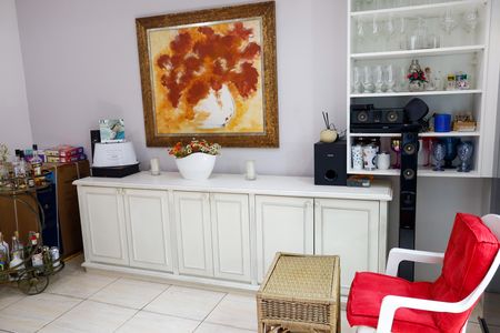 Casa à venda com 215m², 3 quartos e 2 vagas Casa à venda com 215m², 3 quartos e 2 vagasSala de TV