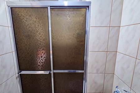Banheiro de apartamento para alugar com 2 quartos, 42m² em Vila Antartica, Praia Grande