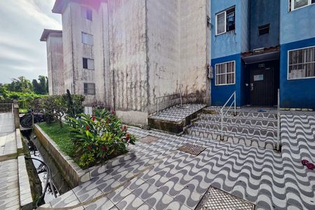 Fachada do bloco de apartamento para alugar com 2 quartos, 42m² em Vila Antartica, Praia Grande