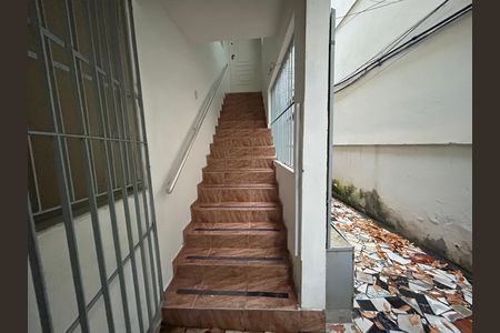 Casa para alugar com 160m², 2 quartos e sem vagaEscada