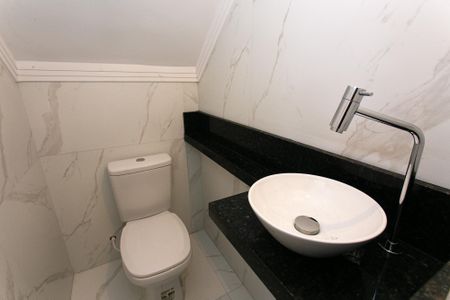 Casa de condomínio à venda com 174m², 3 quartos e 2 vagasLavabo