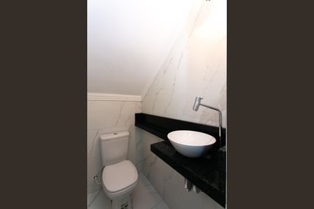 Casa de condomínio à venda com 174m², 3 quartos e 2 vagasLavabo