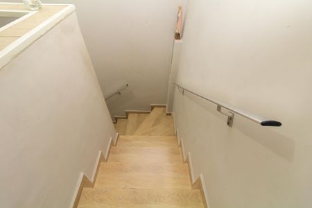 Casa à venda com 40m², 2 quartos e 1 vagaEscada