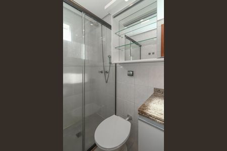 Banheiro da Suíte de apartamento para alugar com 2 quartos, 64m² em Petrópolis, Porto Alegre