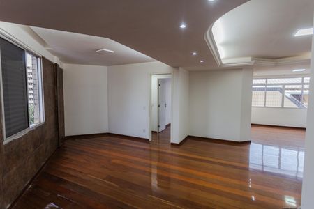 Apartamento à venda com 220m², 3 quartos e 2 vagasSala