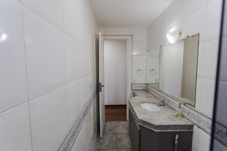 Apartamento à venda com 220m², 3 quartos e 2 vagasBanheiro Social
