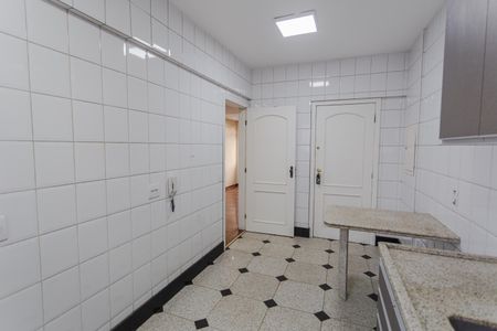 Apartamento à venda com 220m², 3 quartos e 2 vagasCozinha