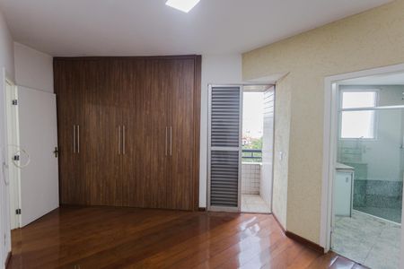 Apartamento à venda com 220m², 3 quartos e 2 vagasSuíte